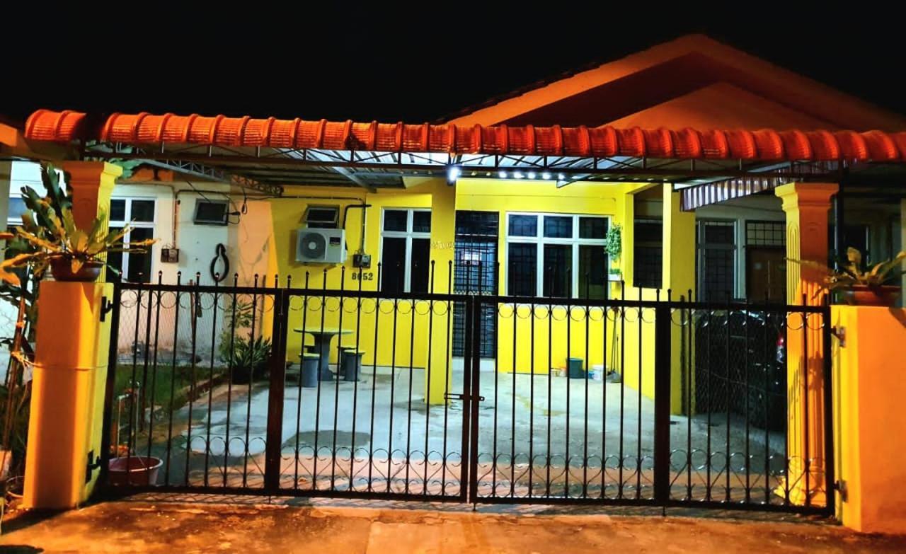 Lh Alisha Homestay Wangsa Mewangi Gua Musang Ngoại thất bức ảnh